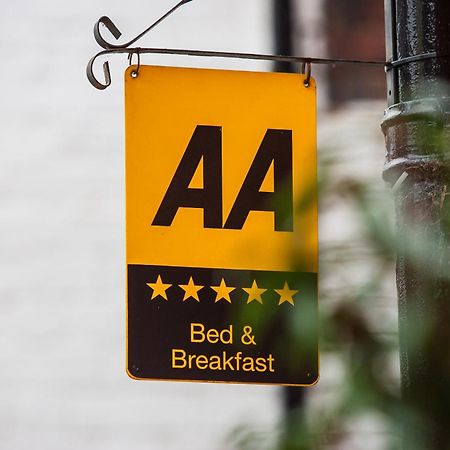 Darwin'S Townhouse Bed & Breakfast Shrewsbury Bagian luar foto AA sign
