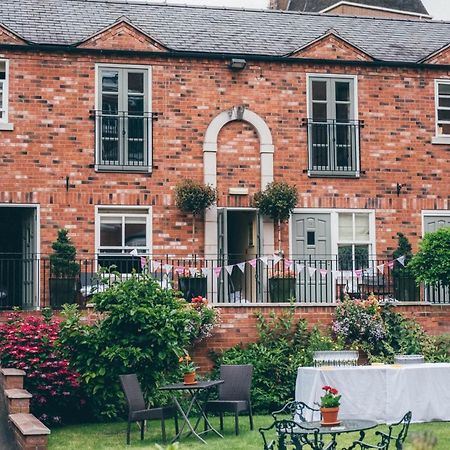 Darwin'S Townhouse Bed & Breakfast Shrewsbury Bagian luar foto The former railway station