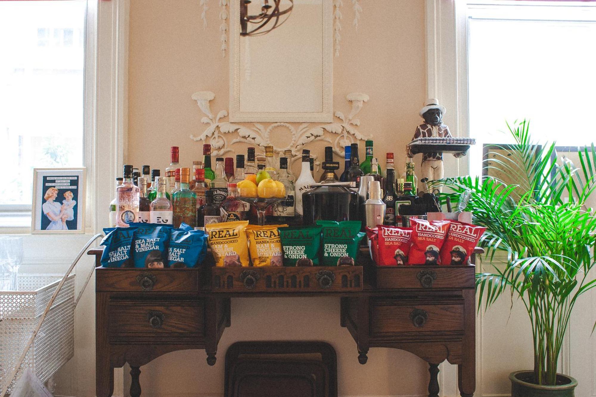 Darwin'S Townhouse Bed & Breakfast Shrewsbury Bagian luar foto A wet bar