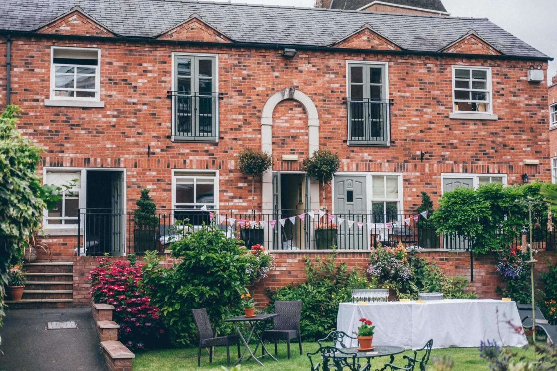 Darwin'S Townhouse Bed & Breakfast Shrewsbury Bagian luar foto The former railway station