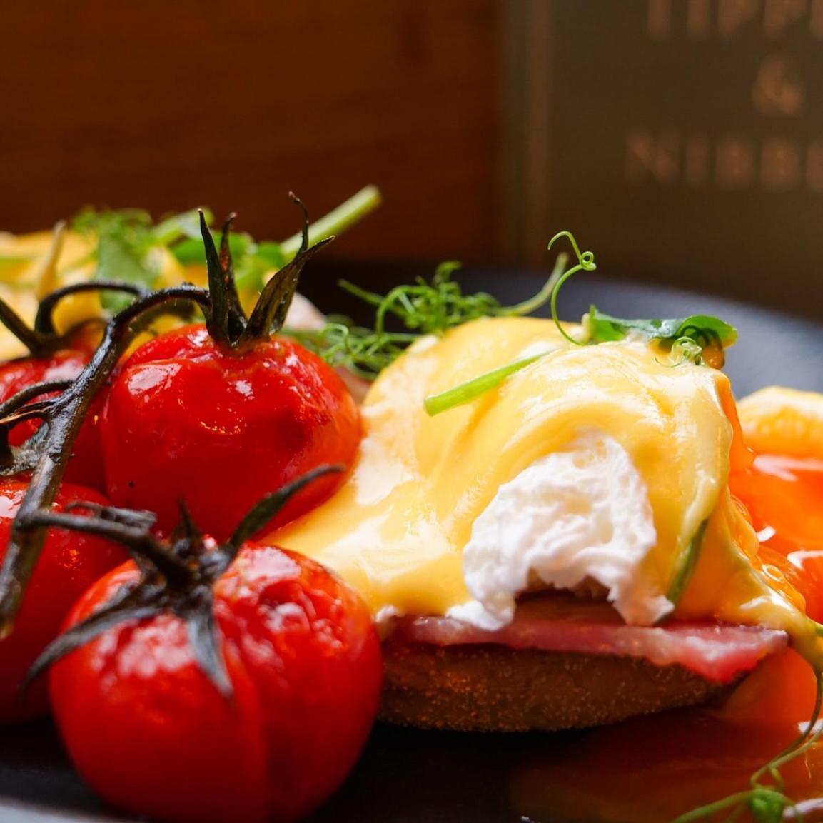 Darwin'S Townhouse Bed & Breakfast Shrewsbury Bagian luar foto Aubergine and tomato salad