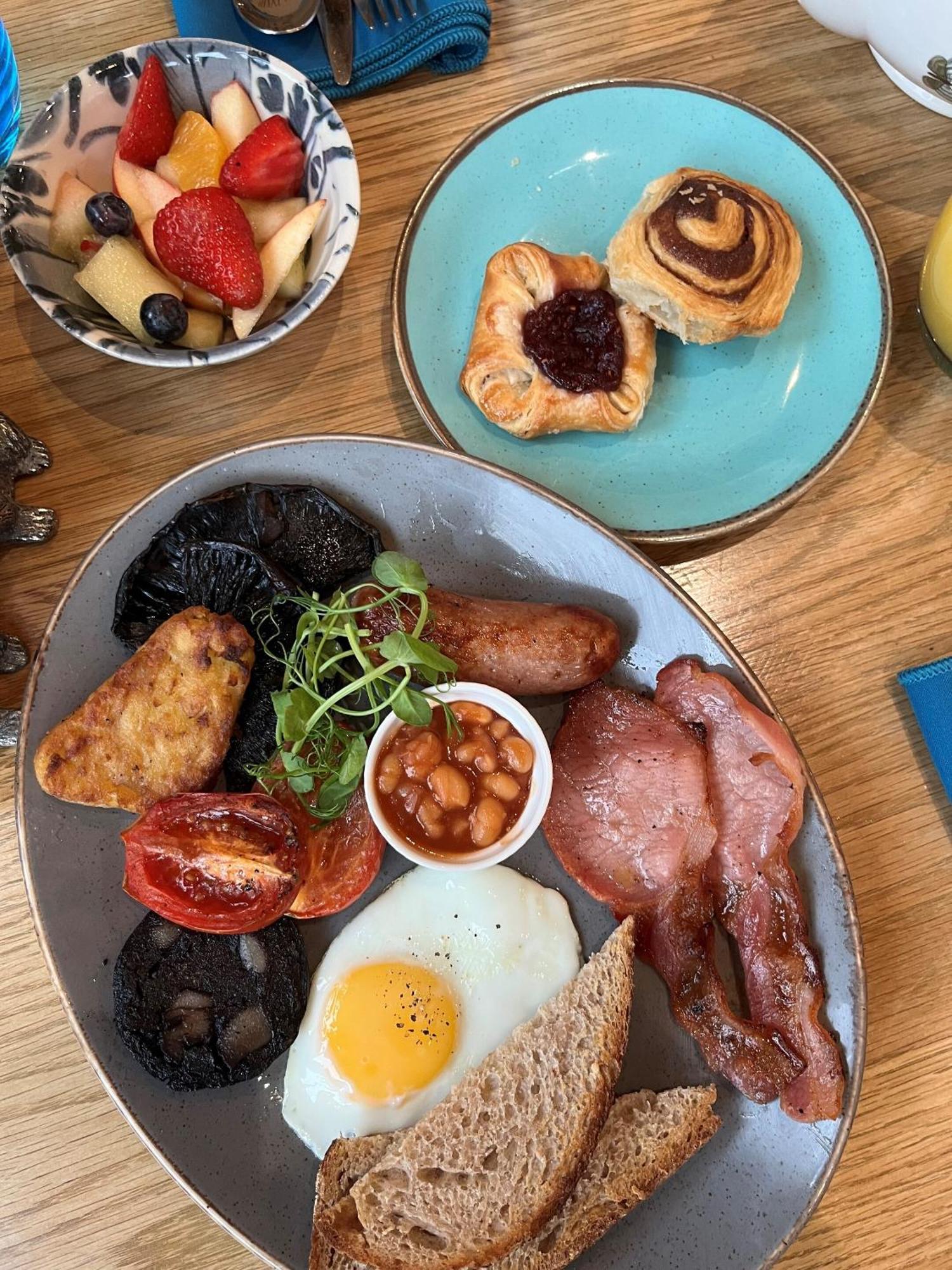 Darwin'S Townhouse Bed & Breakfast Shrewsbury Bagian luar foto English breakfast