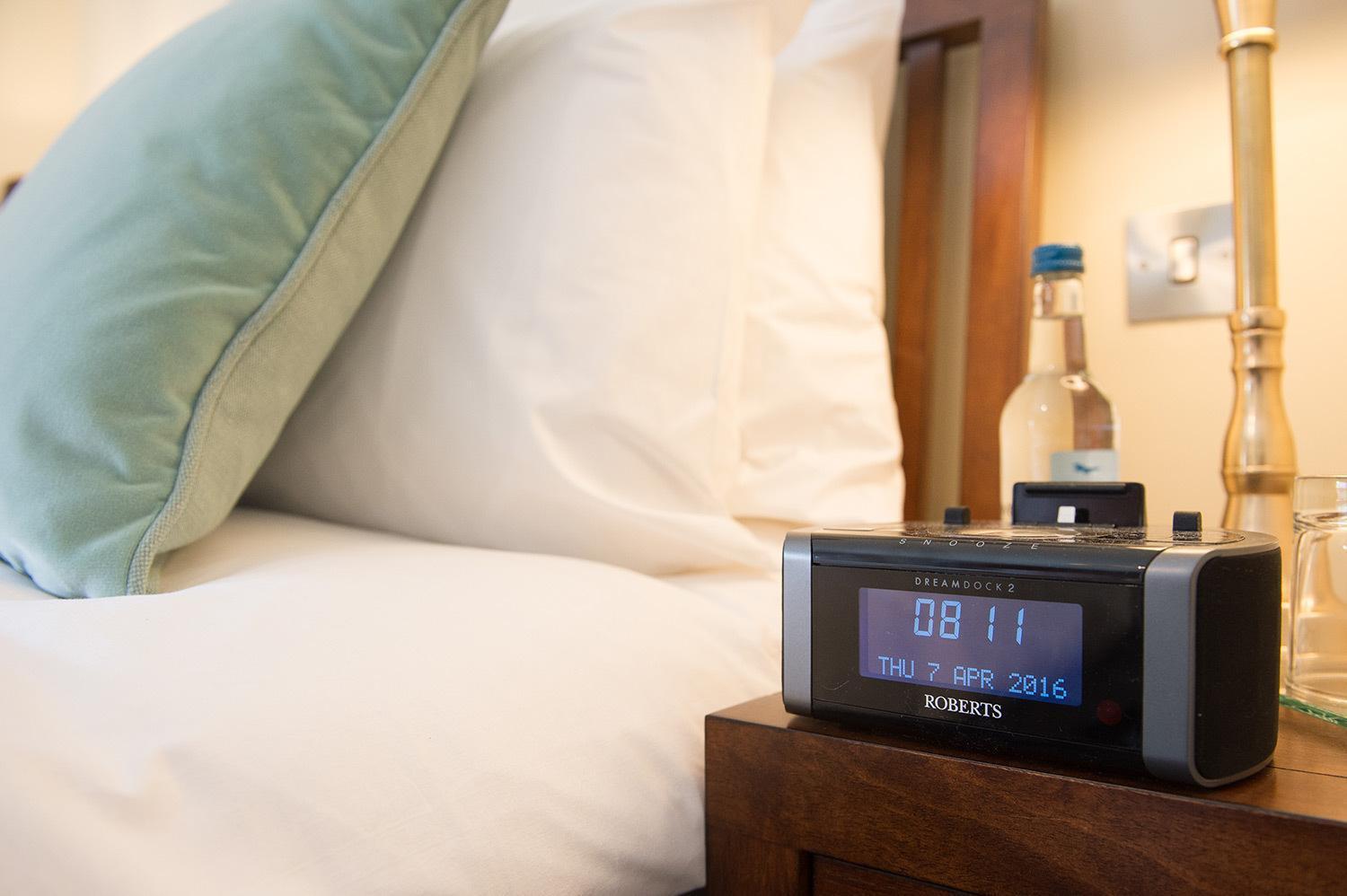 Darwin'S Townhouse Bed & Breakfast Shrewsbury Ruang foto Roberts iRadio 2