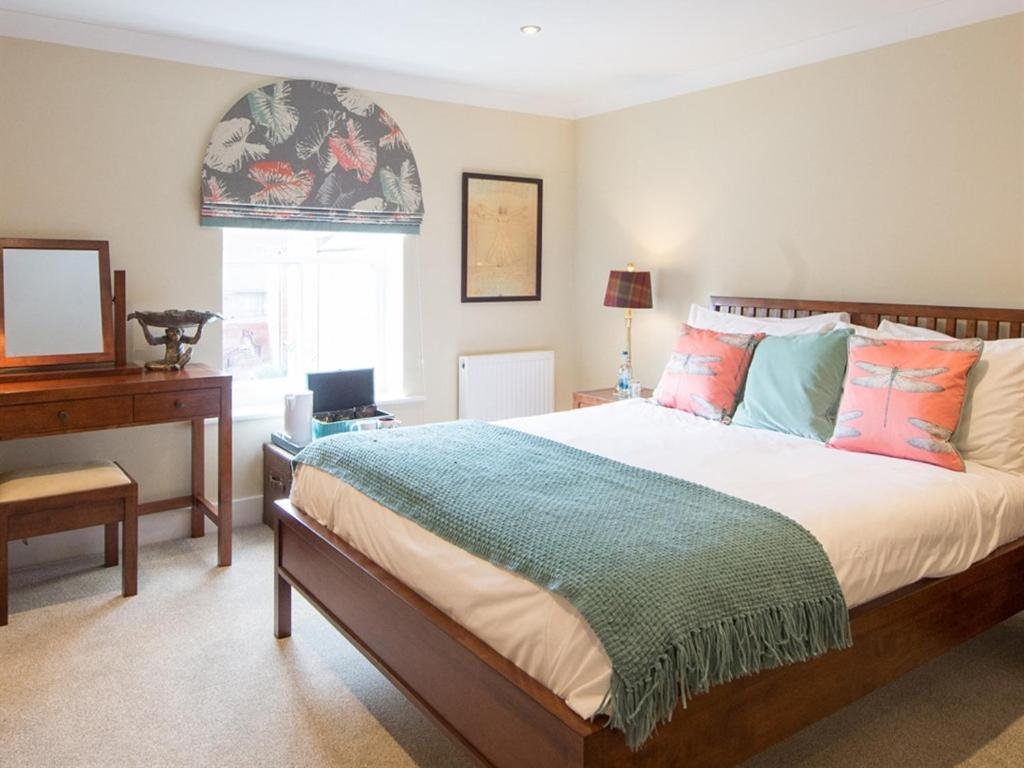 Darwin'S Townhouse Bed & Breakfast Shrewsbury Ruang foto A bedroom at The Old Vicarage