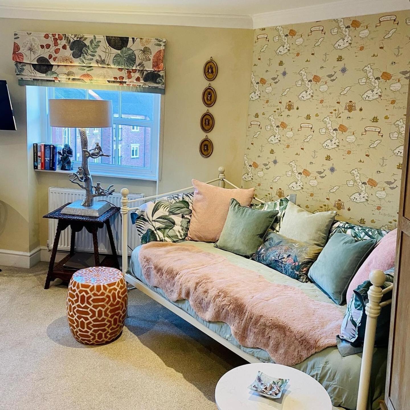 Darwin'S Townhouse Bed & Breakfast Shrewsbury Ruang foto A daybed