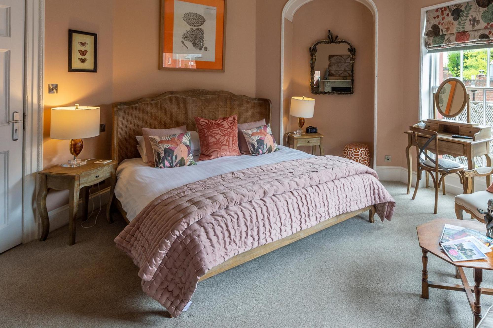 Darwin'S Townhouse Bed & Breakfast Shrewsbury Ruang foto A bedroom at The Old parsonage